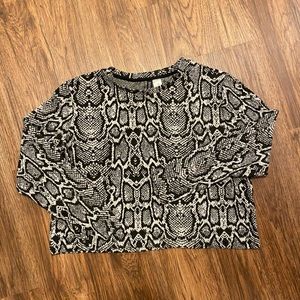 Womens H&M Animal Print Cropped Long Sleeve Size Medium